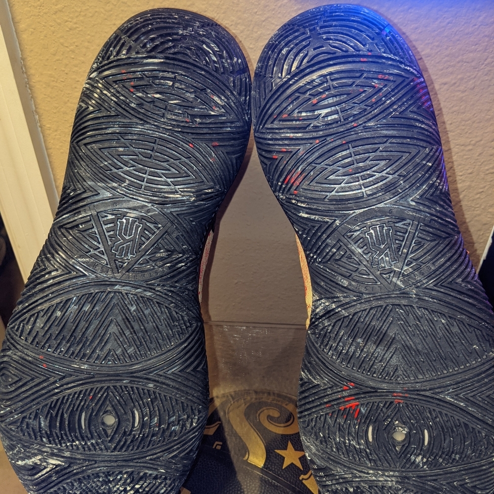 Kyrie 5 Freddy's Back DS - Picture 6 of 9